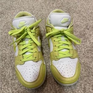 Nike women’s low lemon twist!